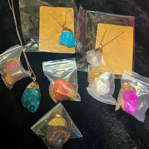 Healing Crystal Stone Necklaces Quantity 8 necklaces - Picture 1 of 3